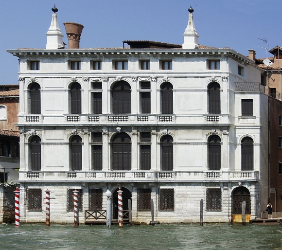 Palazzo Giustinian Lolin